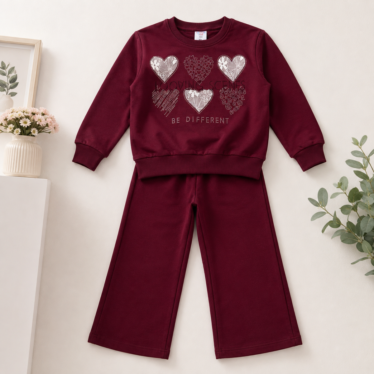 Mädchen Freizeitanzug „Lovely Hearts“ – Bordeaux mit Herzmotiv